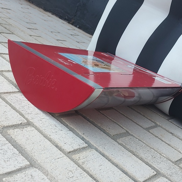 2001 Christmas Barbie - Picture 8 of 10